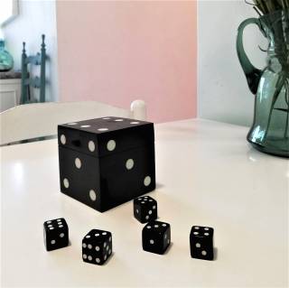 "Dice" table game