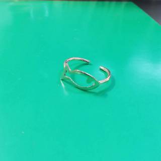 ''Tiny fish'' ring