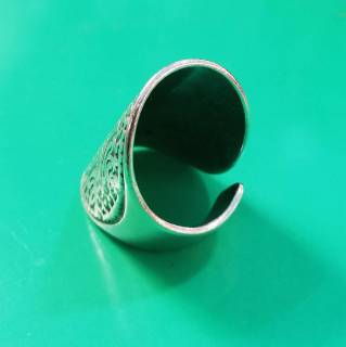 Ethnic ring